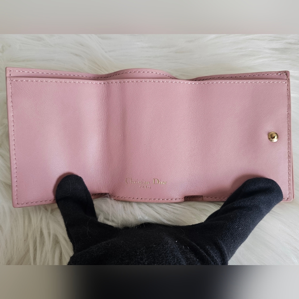 🩷 Dior Montaigne Wallet 🩷 - Picture 5 of 11